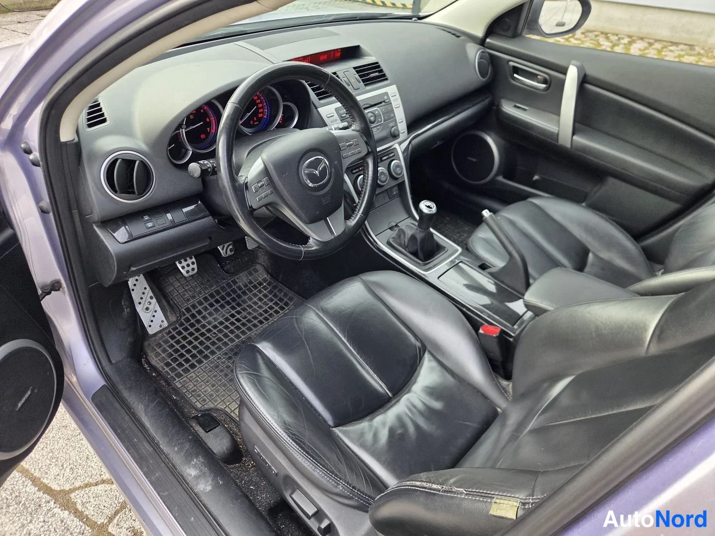 Harmaa Mazda 6 2008, ohjaamo, kuva 3
