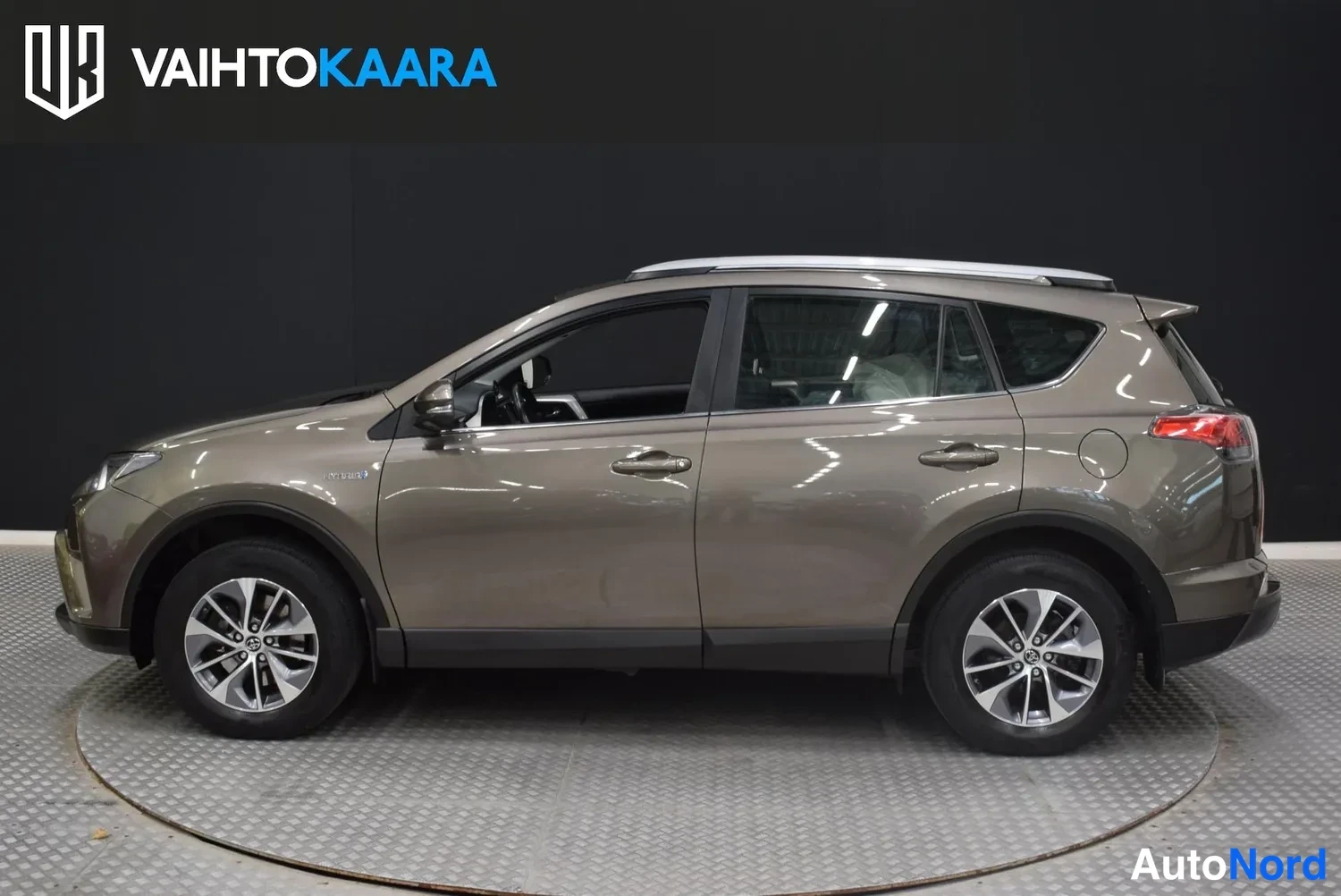 Beige Toyota RAV4 2017, sivulta, kuva 4