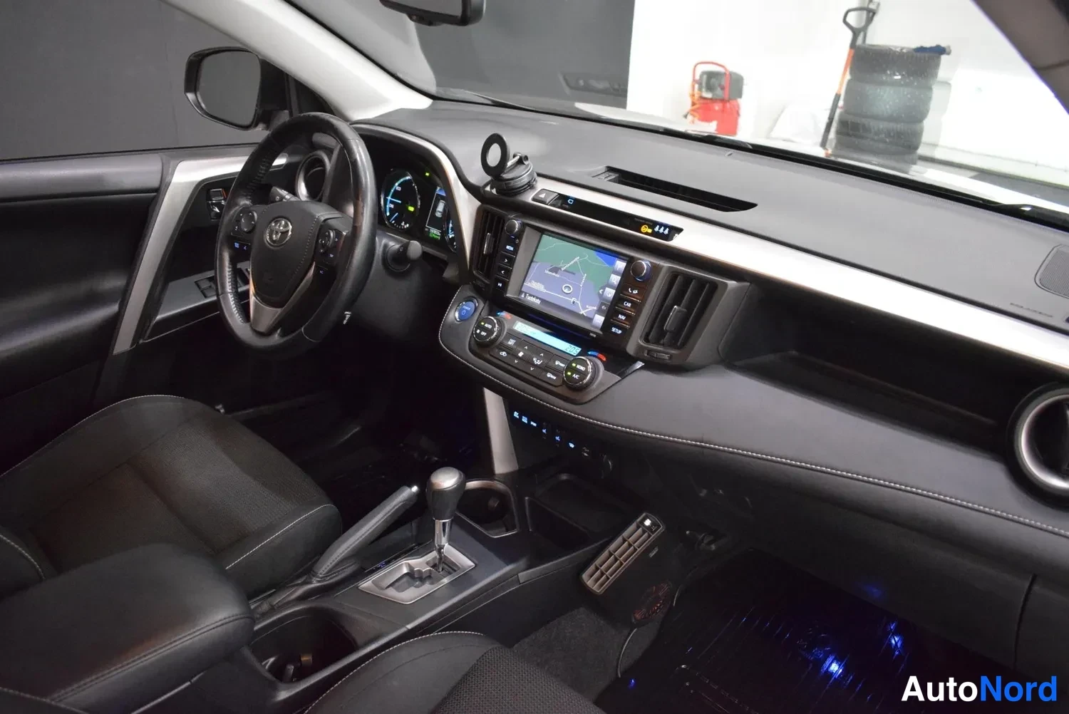 Beige Toyota RAV4 2017, ohjaamo, kuva 9