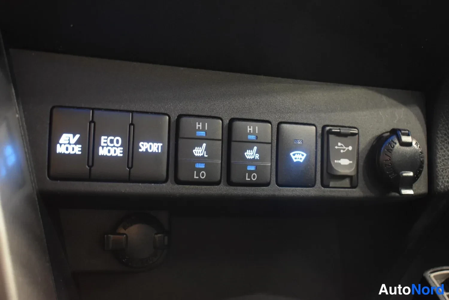 Beige Toyota RAV4 2017, yksityiskohta, kuva 18