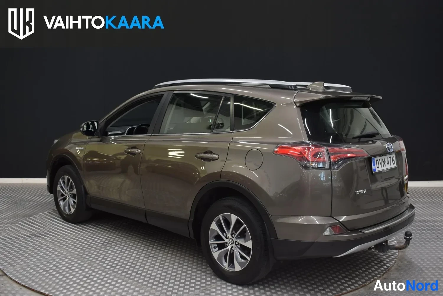 Beige Toyota RAV4 2017, takaviisto, kuva 5