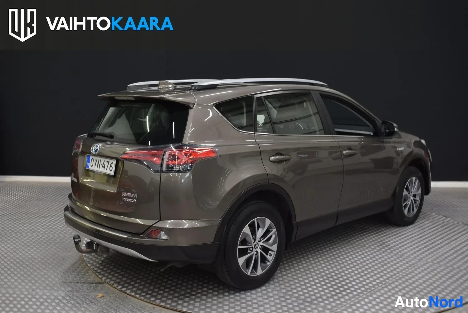Beige Toyota RAV4 2017, takaviisto, kuva 6