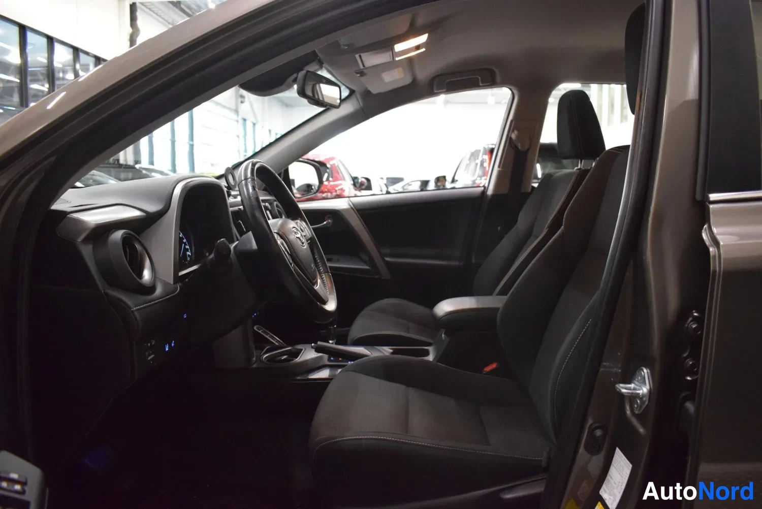 Beige Toyota RAV4 2017, etuistuimet, kuva 10