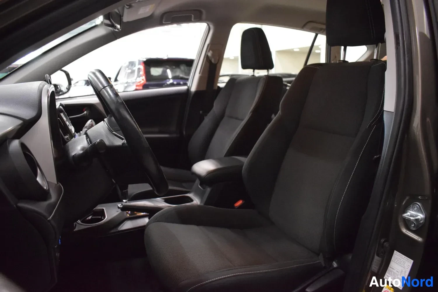 Beige Toyota RAV4 2017, etuistuimet, kuva 11