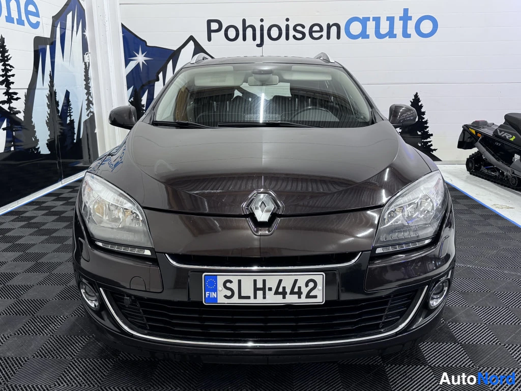 Ruskea Renault Megane 2013, edestä, kuva 3