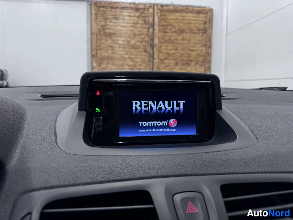 Ruskea Renault Megane 2013, yksityiskohta, kuva 13