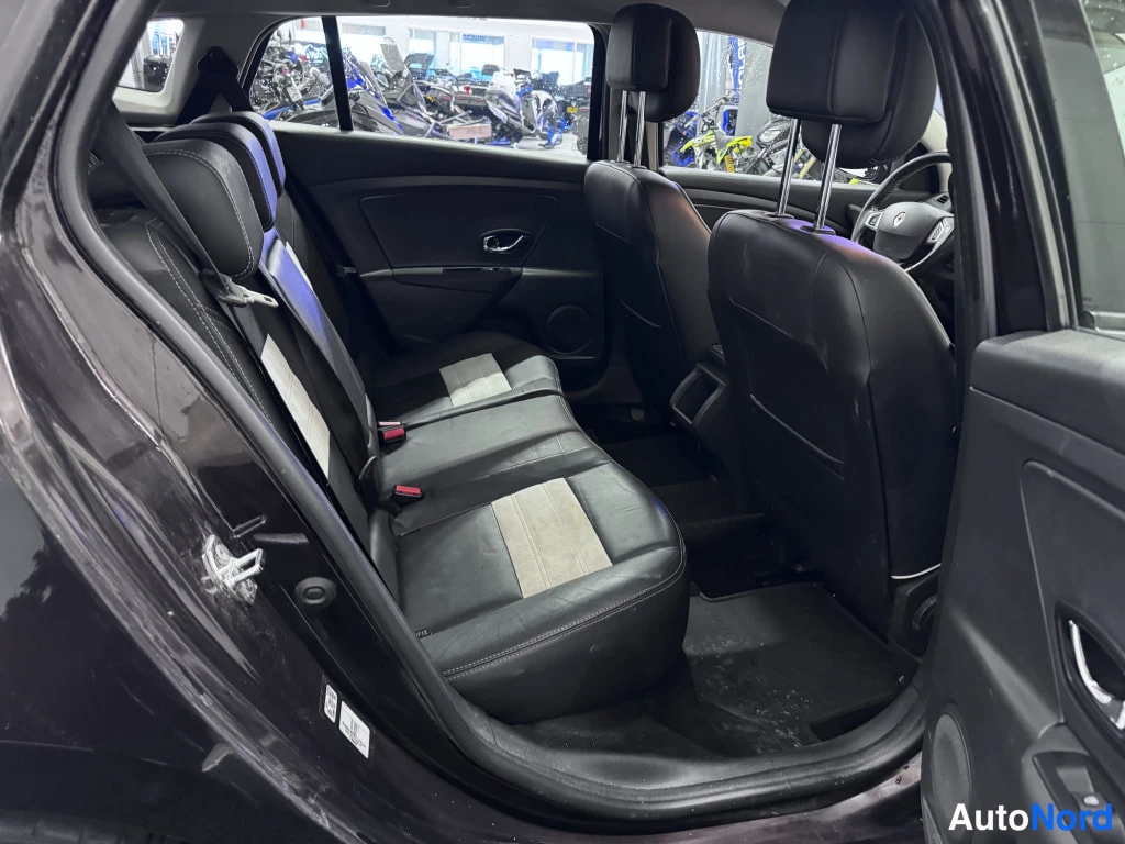 Ruskea Renault Megane 2013, takaistuimet, kuva 9