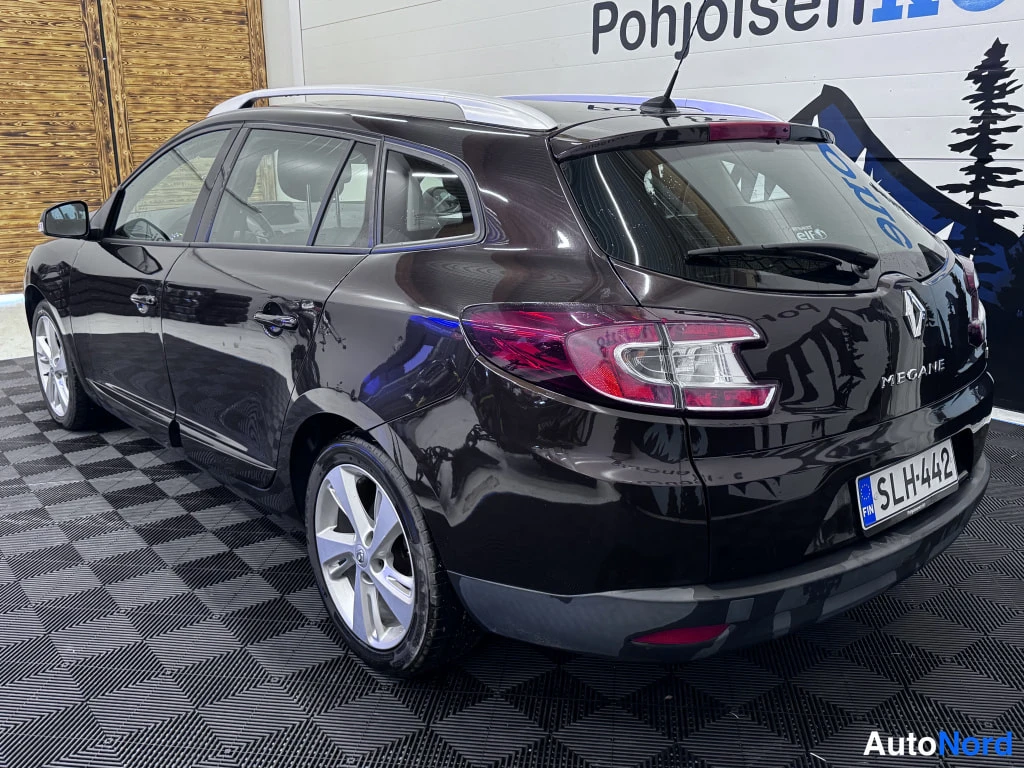 Ruskea Renault Megane 2013, takaviisto, kuva 4