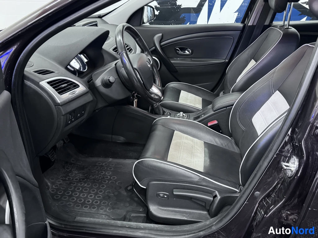 Ruskea Renault Megane 2013, ohjaamo, kuva 5