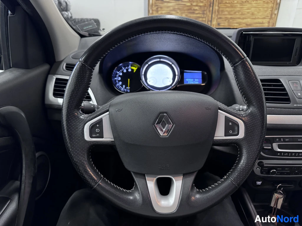 Ruskea Renault Megane 2013, yksityiskohta, kuva 11
