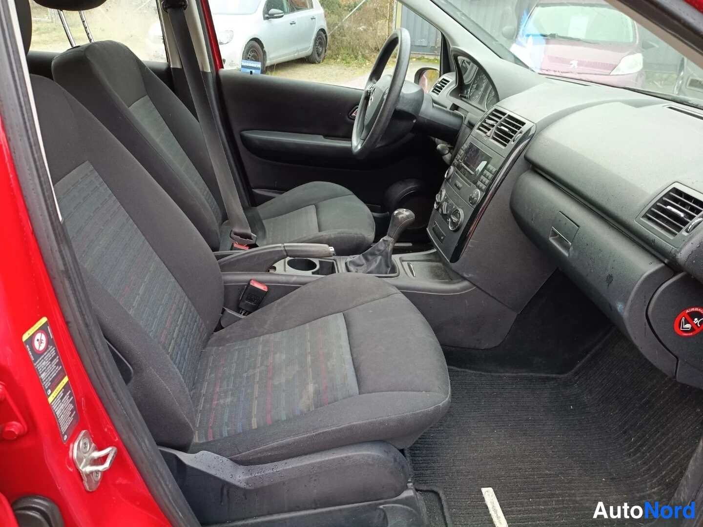 Punainen Mercedes-Benz A 150 2005, etuistuimet, kuva 8