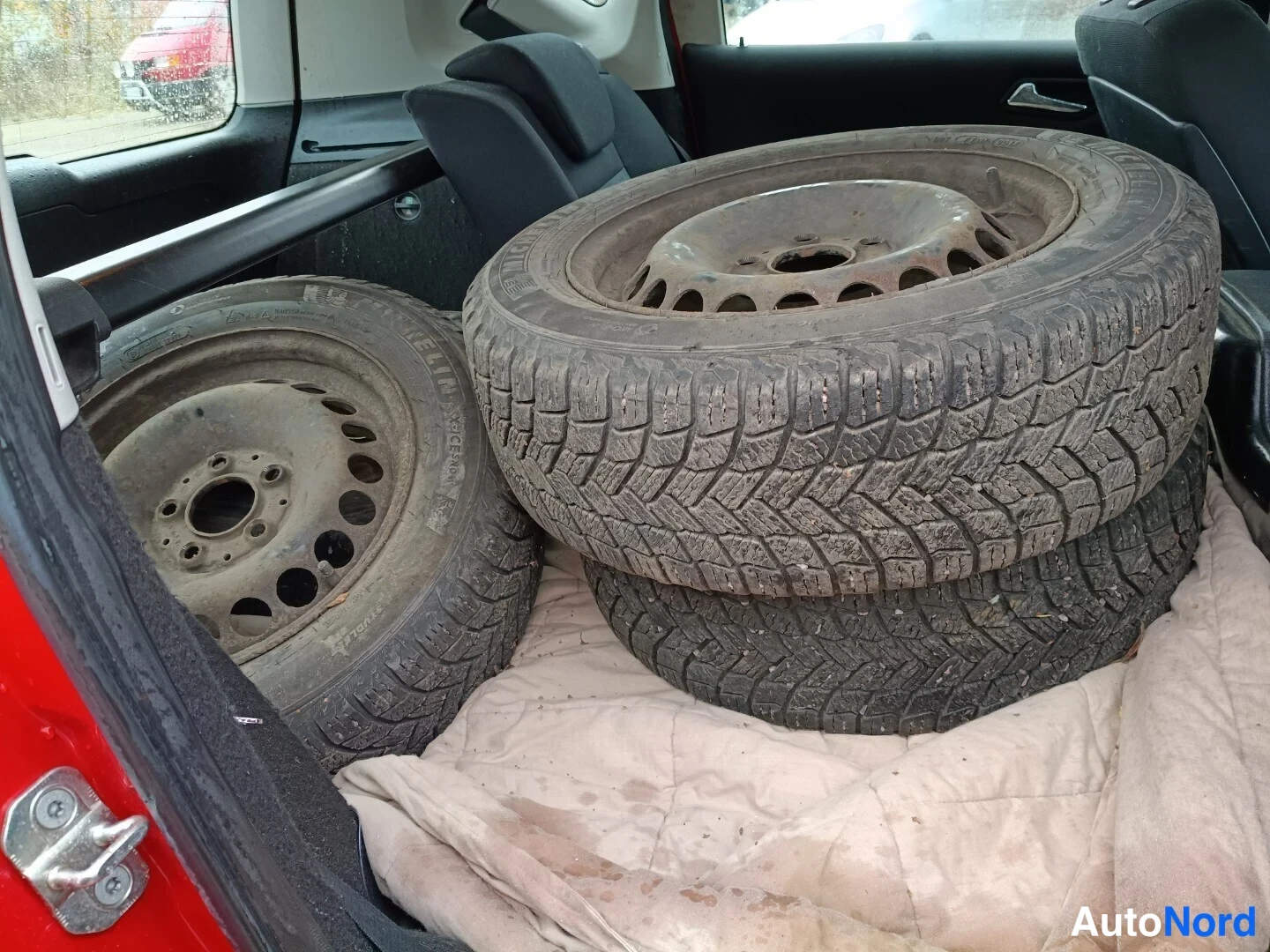 Punainen Mercedes-Benz A 150 2005, tavaratila, kuva 9