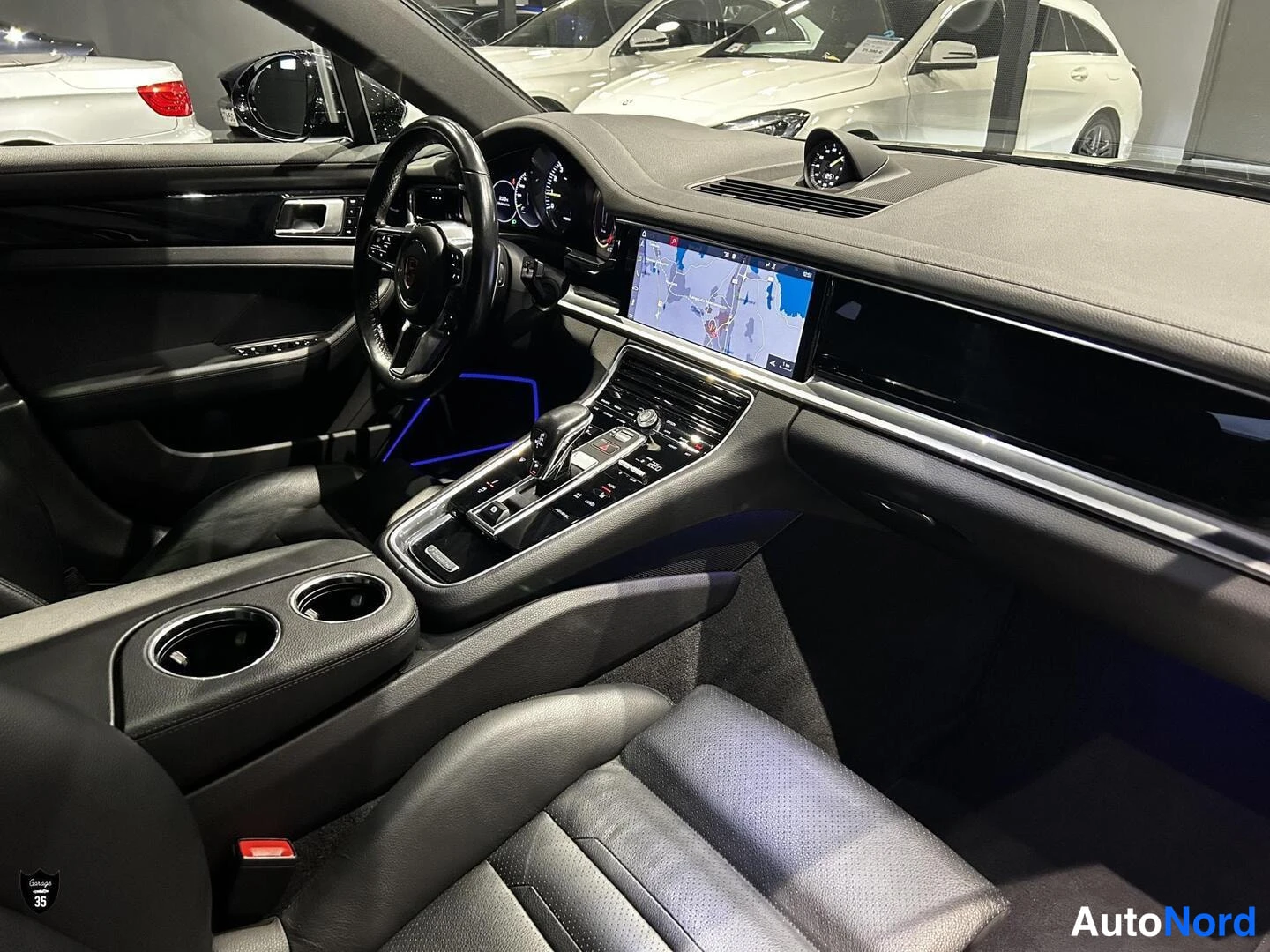 Musta Porsche Panamera 4 E-Hybrid 2019, ohjaamo, kuva 13