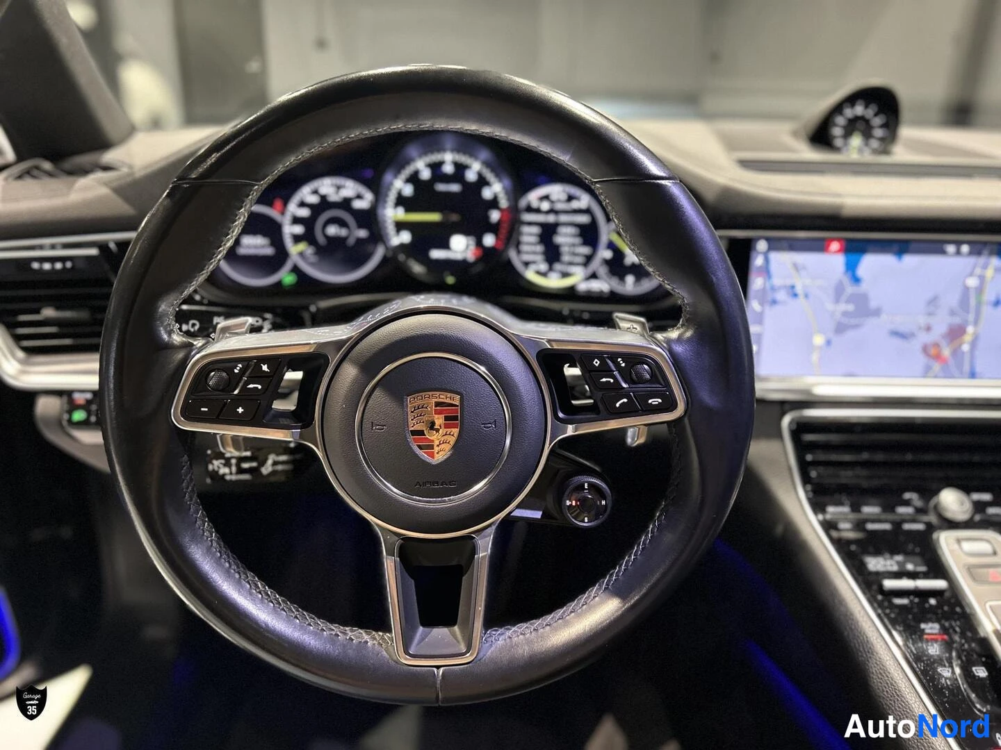 Musta Porsche Panamera 4 E-Hybrid 2019, yksityiskohta, kuva 17
