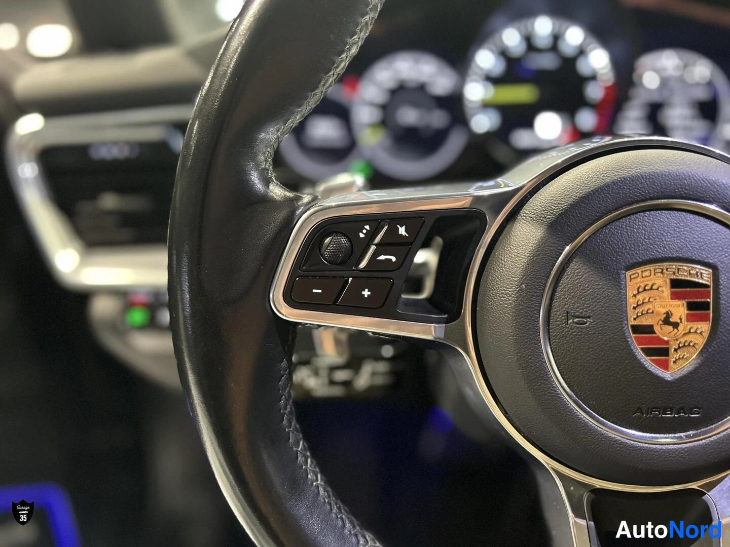 Musta Porsche Panamera 4 E-Hybrid 2019, yksityiskohta, kuva 20
