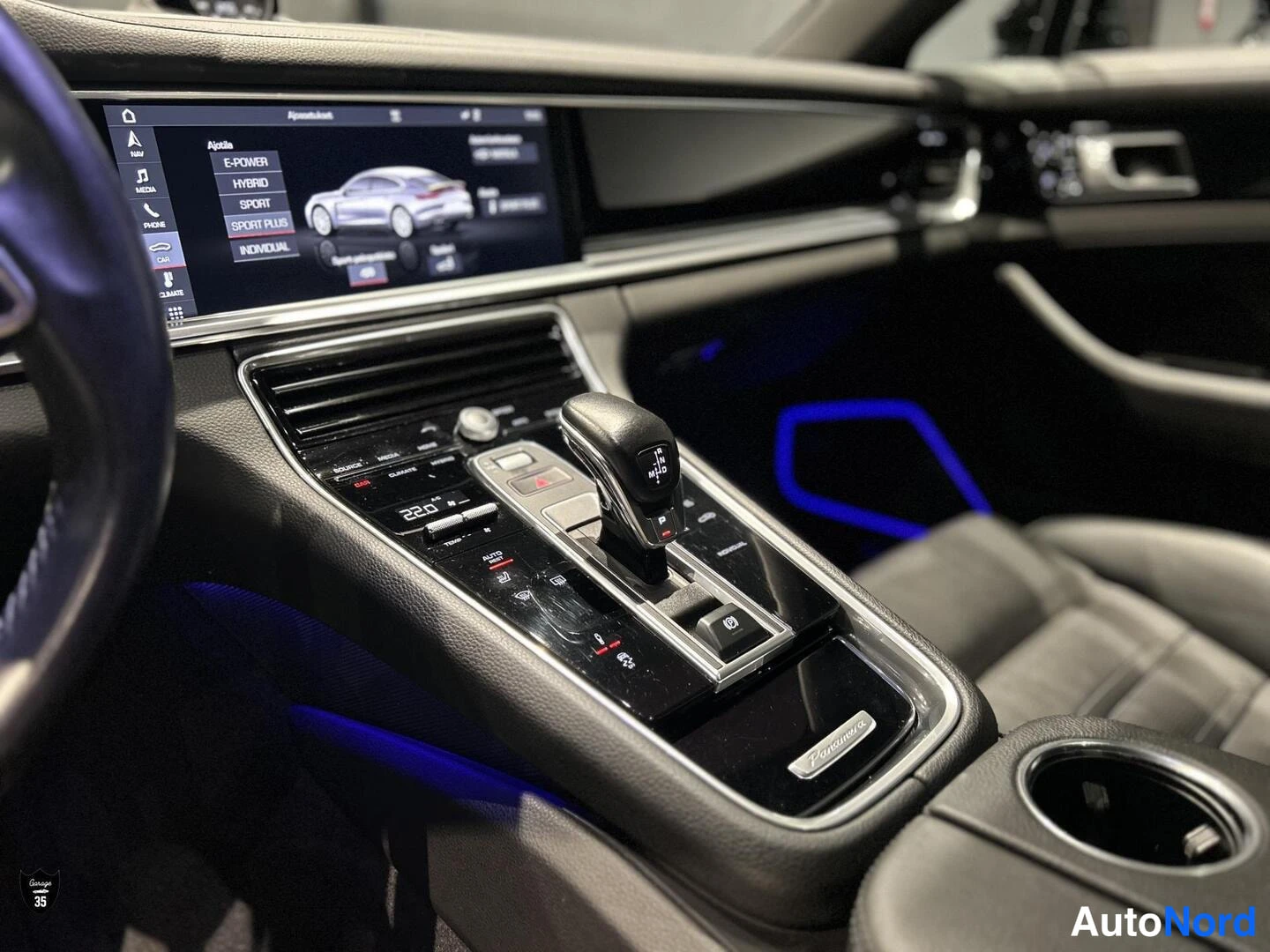 Musta Porsche Panamera 4 E-Hybrid 2019, ohjaamo, kuva 14