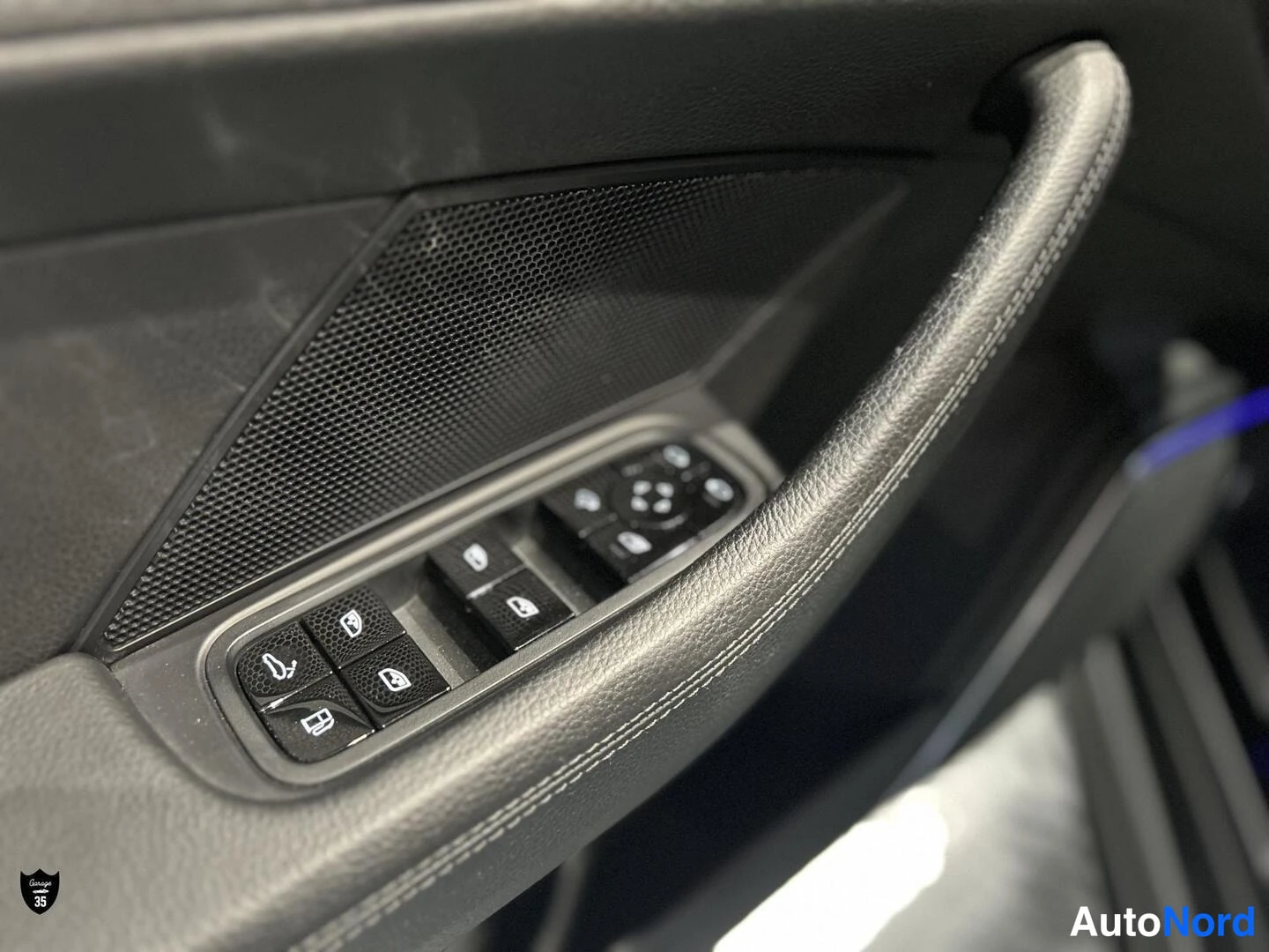Musta Porsche Panamera 4 E-Hybrid 2019, yksityiskohta, kuva 29