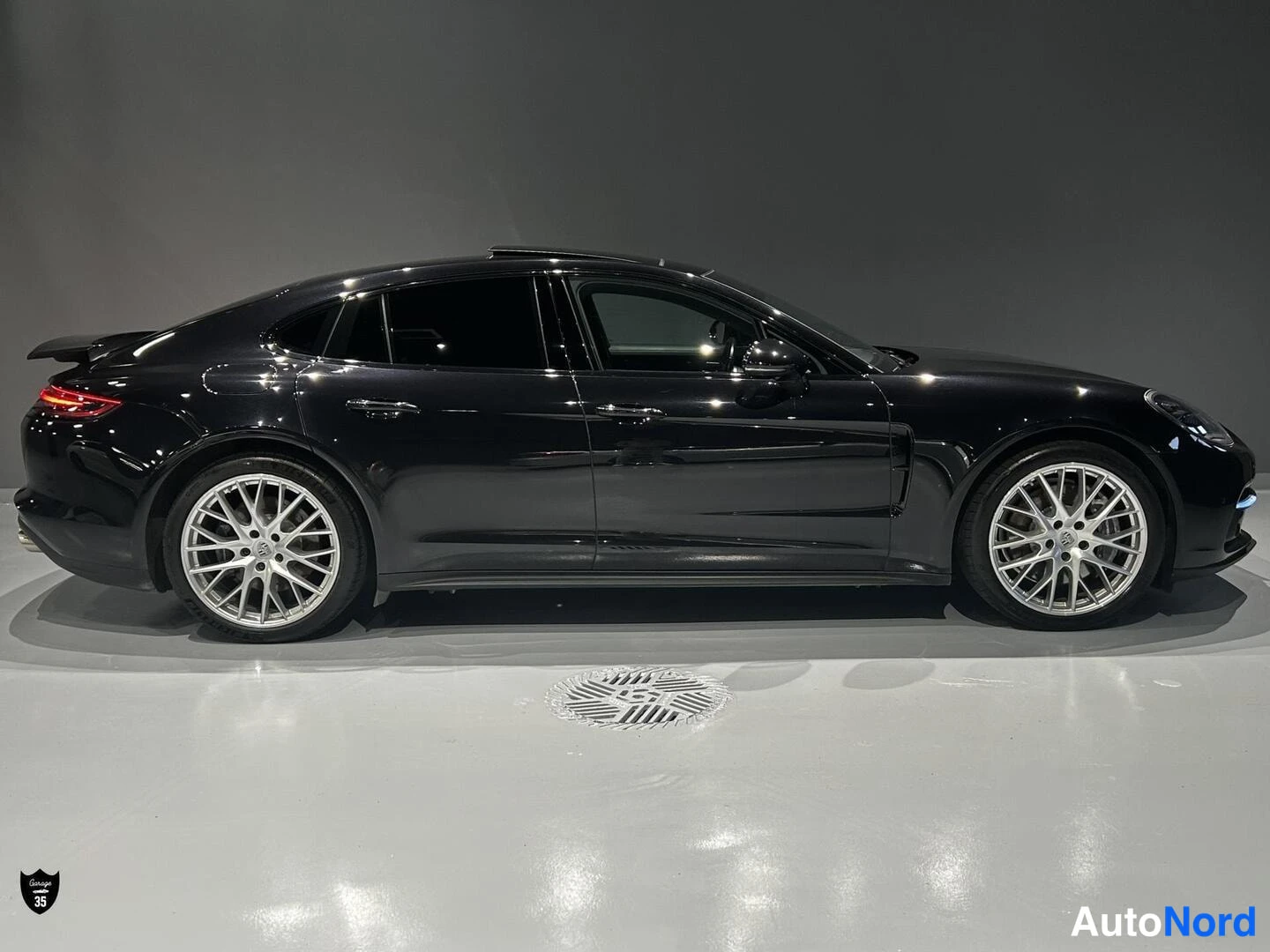 Musta Porsche Panamera 4 E-Hybrid 2019, sivulta, kuva 5