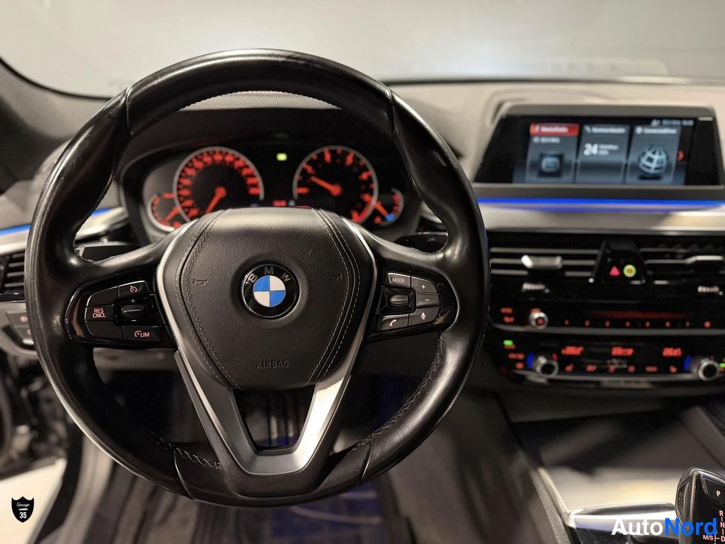 Musta BMW 530d xDrive 2017, yksityiskohta, kuva 25