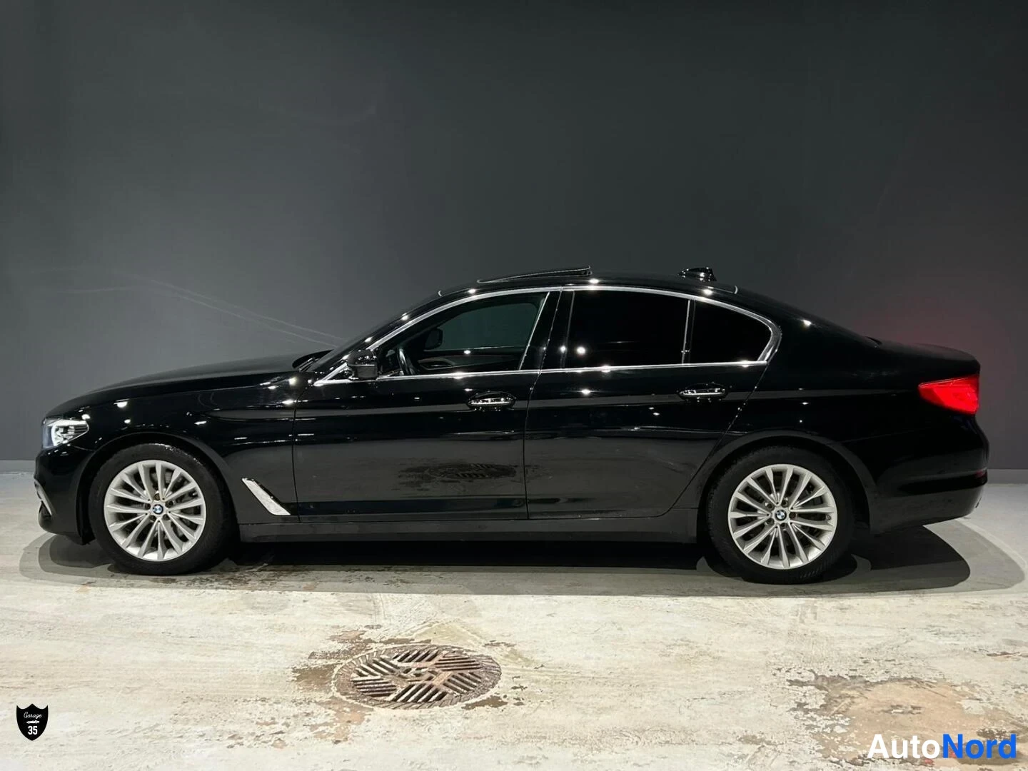 Musta BMW 530d xDrive 2017, sivulta, kuva 6