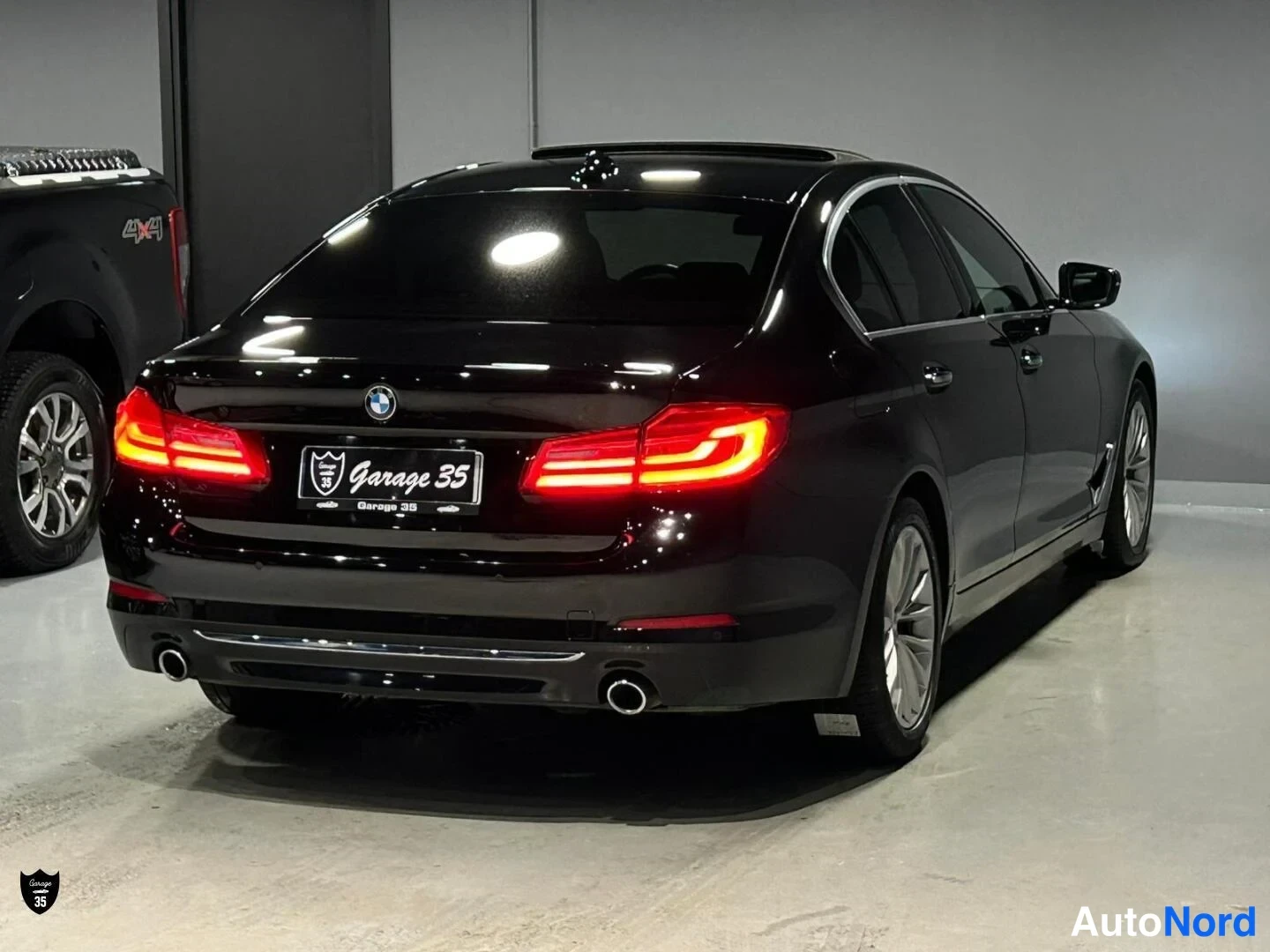 Musta BMW 530d xDrive 2017, takaviisto, kuva 8