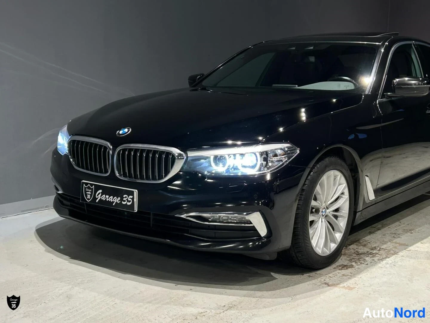 Musta BMW 530d xDrive 2017, etuviisto, keula vasemmalle, kuva 2