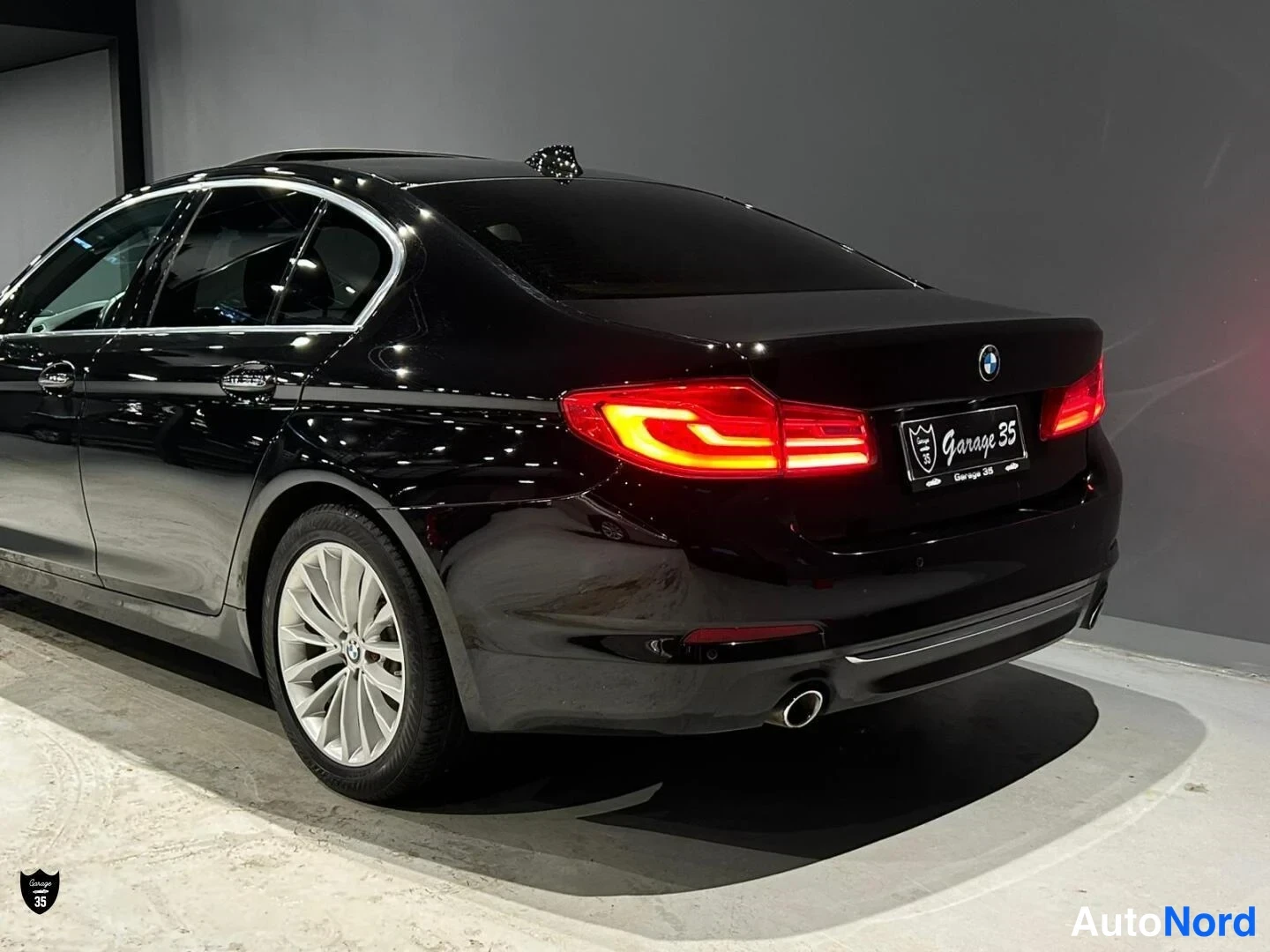 Musta BMW 530d xDrive 2017, takaviisto, kuva 9
