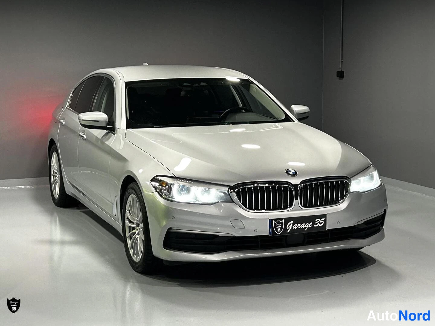 Harmaa BMW 530d xDrive 2017, etuviisto, keula oikealle, kuva 2
