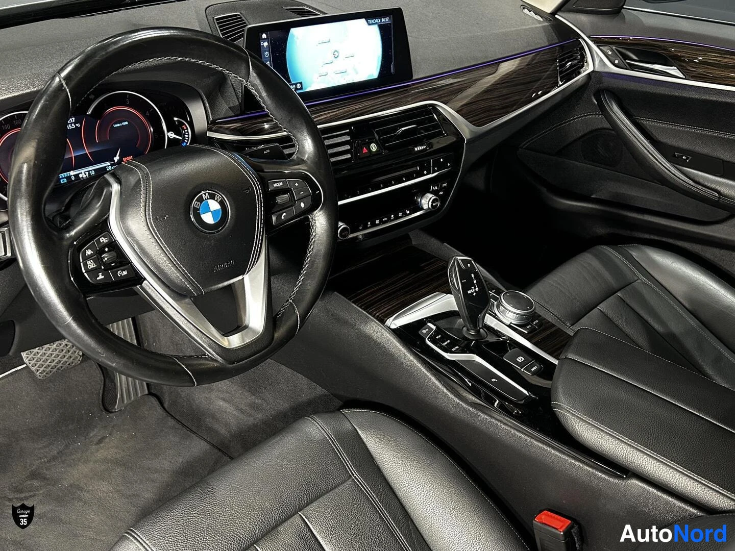 Harmaa BMW 530d xDrive 2017, ohjaamo, kuva 11