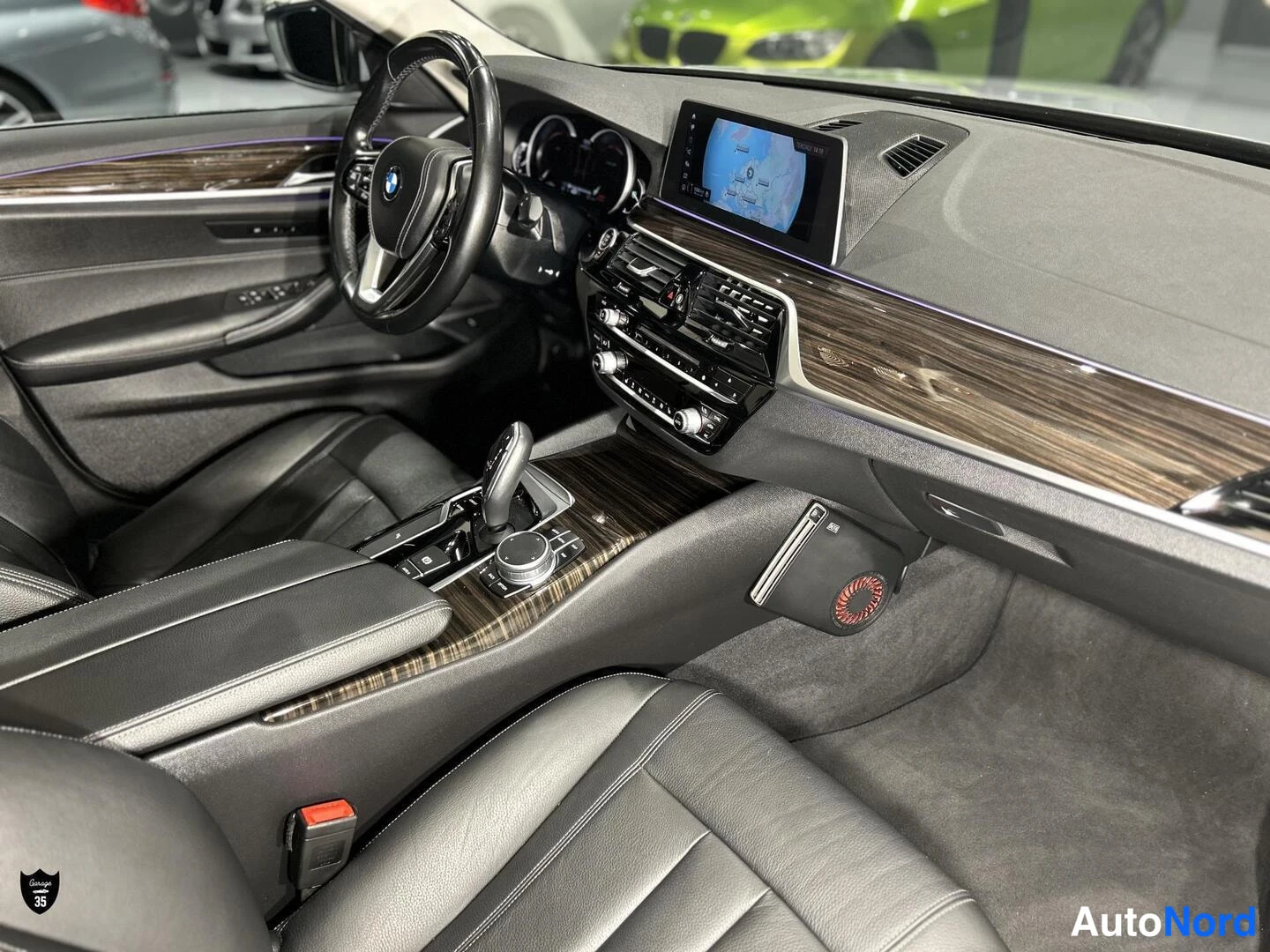 Harmaa BMW 530d xDrive 2017, ohjaamo, kuva 14