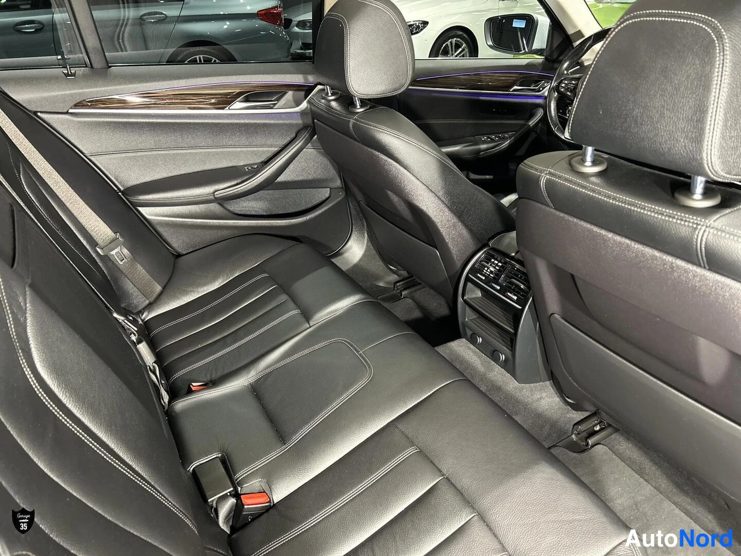 Harmaa BMW 530d xDrive 2017, takaistuimet, kuva 16