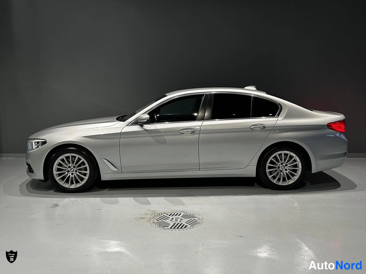 Harmaa BMW 530d xDrive 2017, sivulta, kuva 6