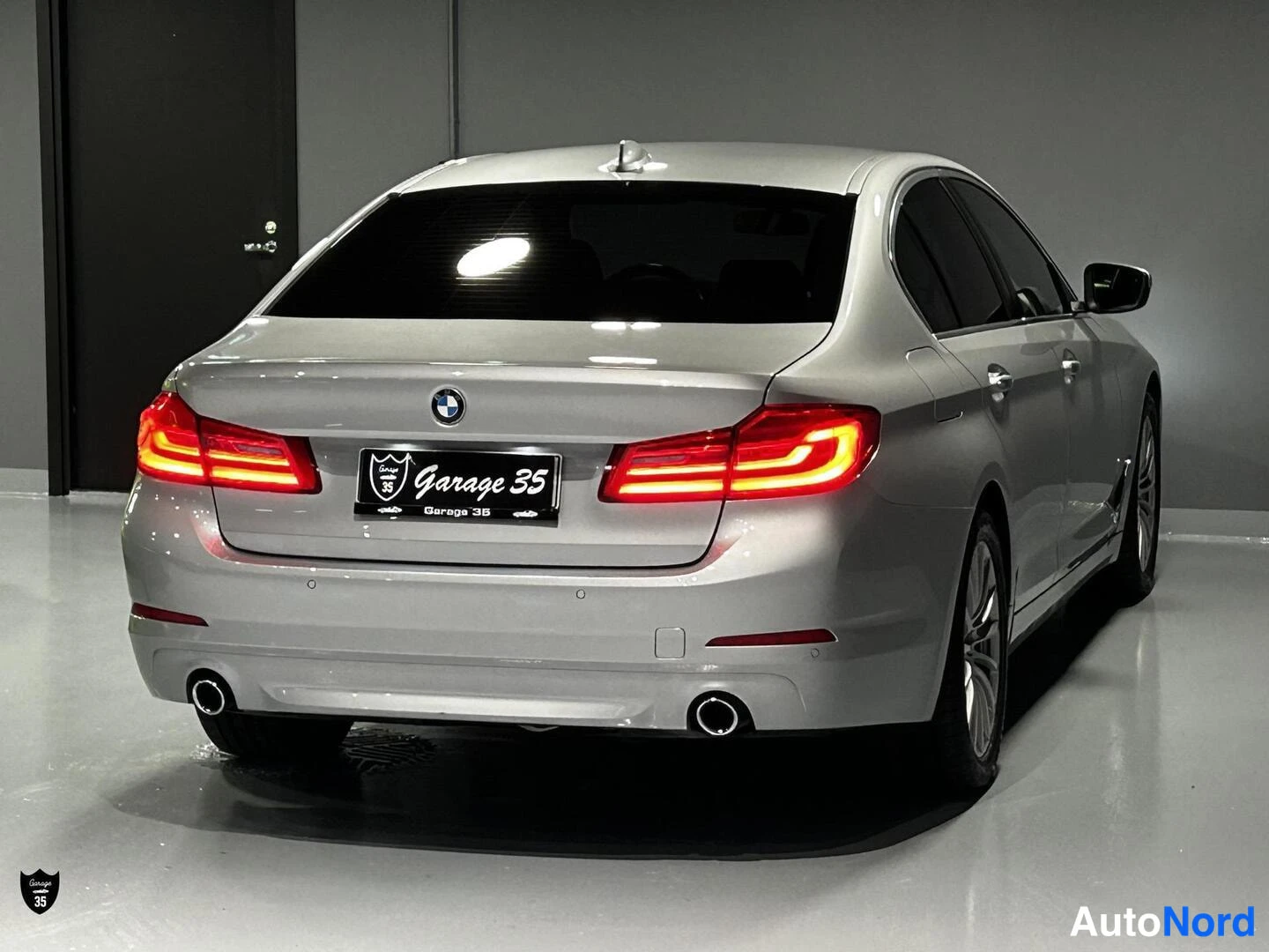 Harmaa BMW 530d xDrive 2017, takaviisto, kuva 8
