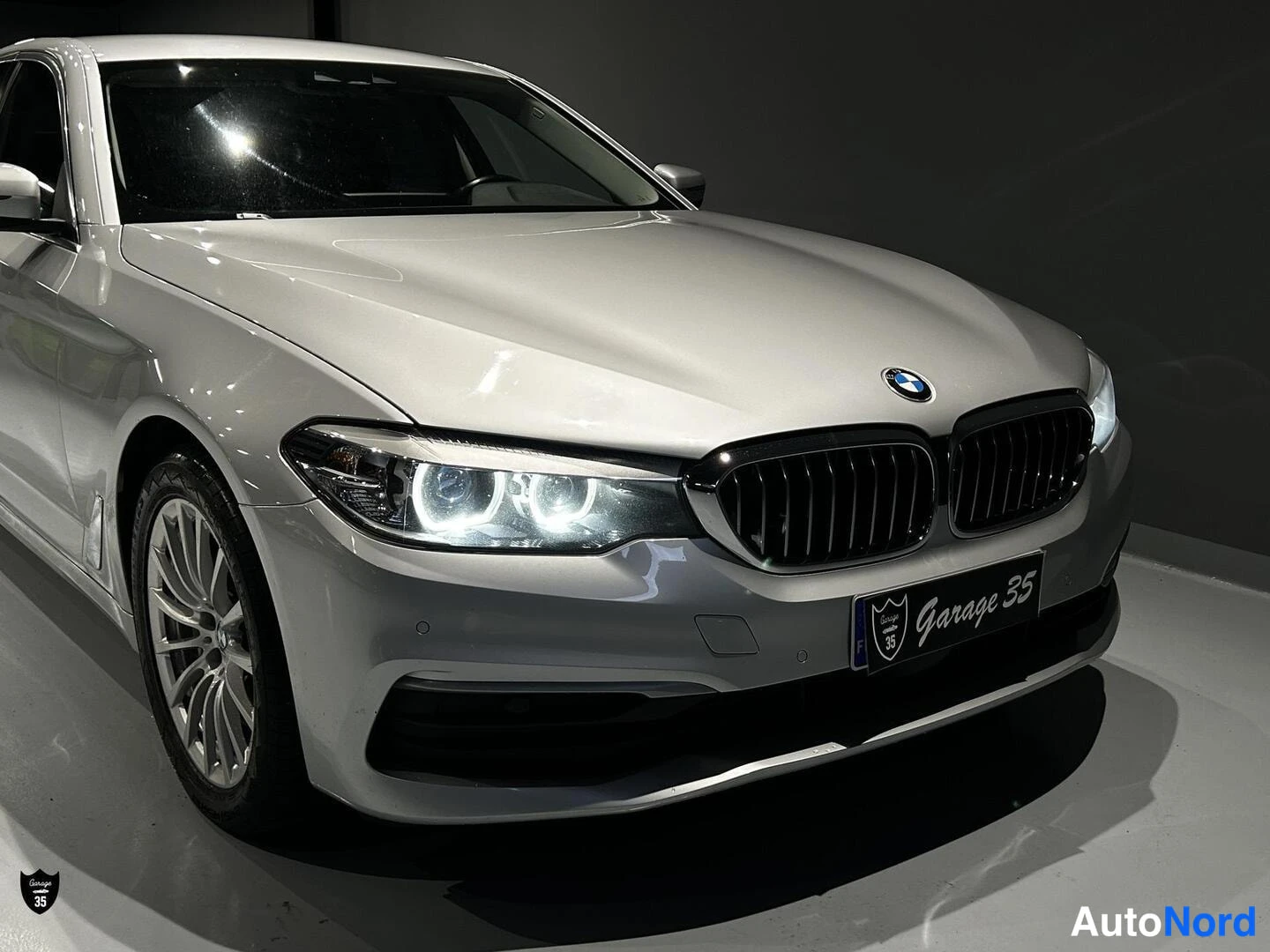 Harmaa BMW 530d xDrive 2017, etuviisto, keula oikealle, kuva 4