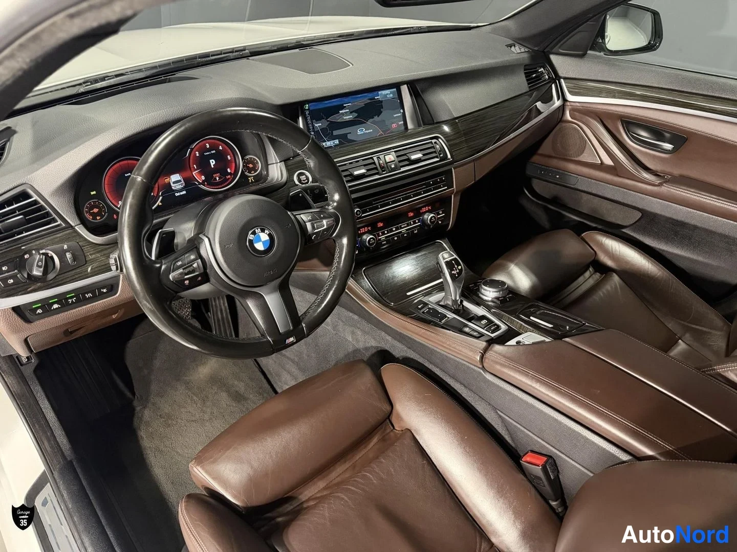 Valkoinen BMW 535d xDrive 2016, ohjaamo, kuva 11