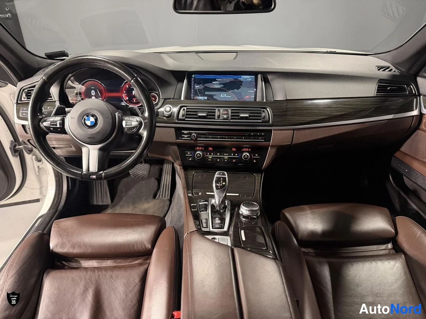 Valkoinen BMW 535d xDrive 2016, ohjaamo, kuva 12