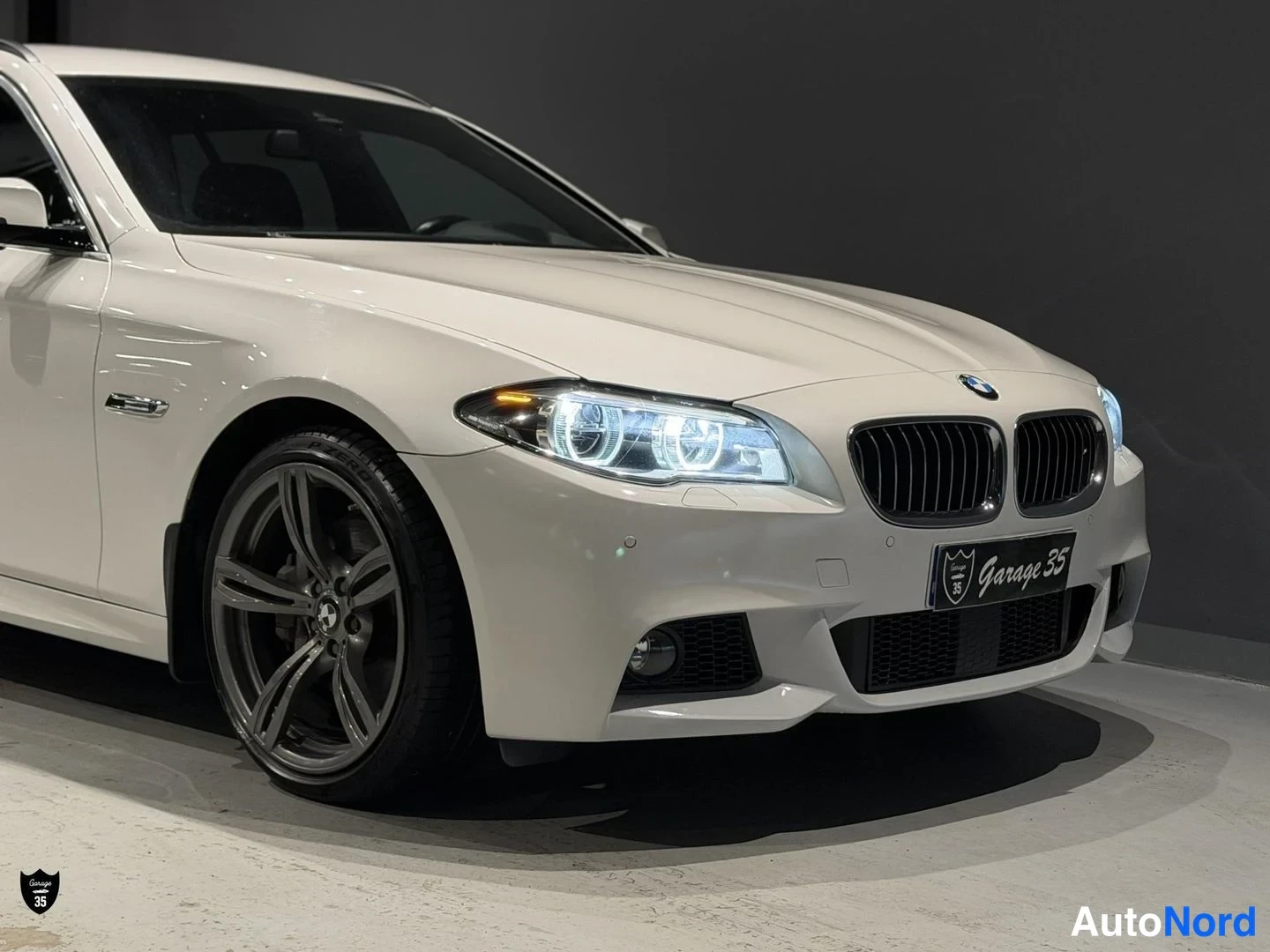 Valkoinen BMW 535d xDrive 2016, etuviisto, keula oikealle, kuva 3