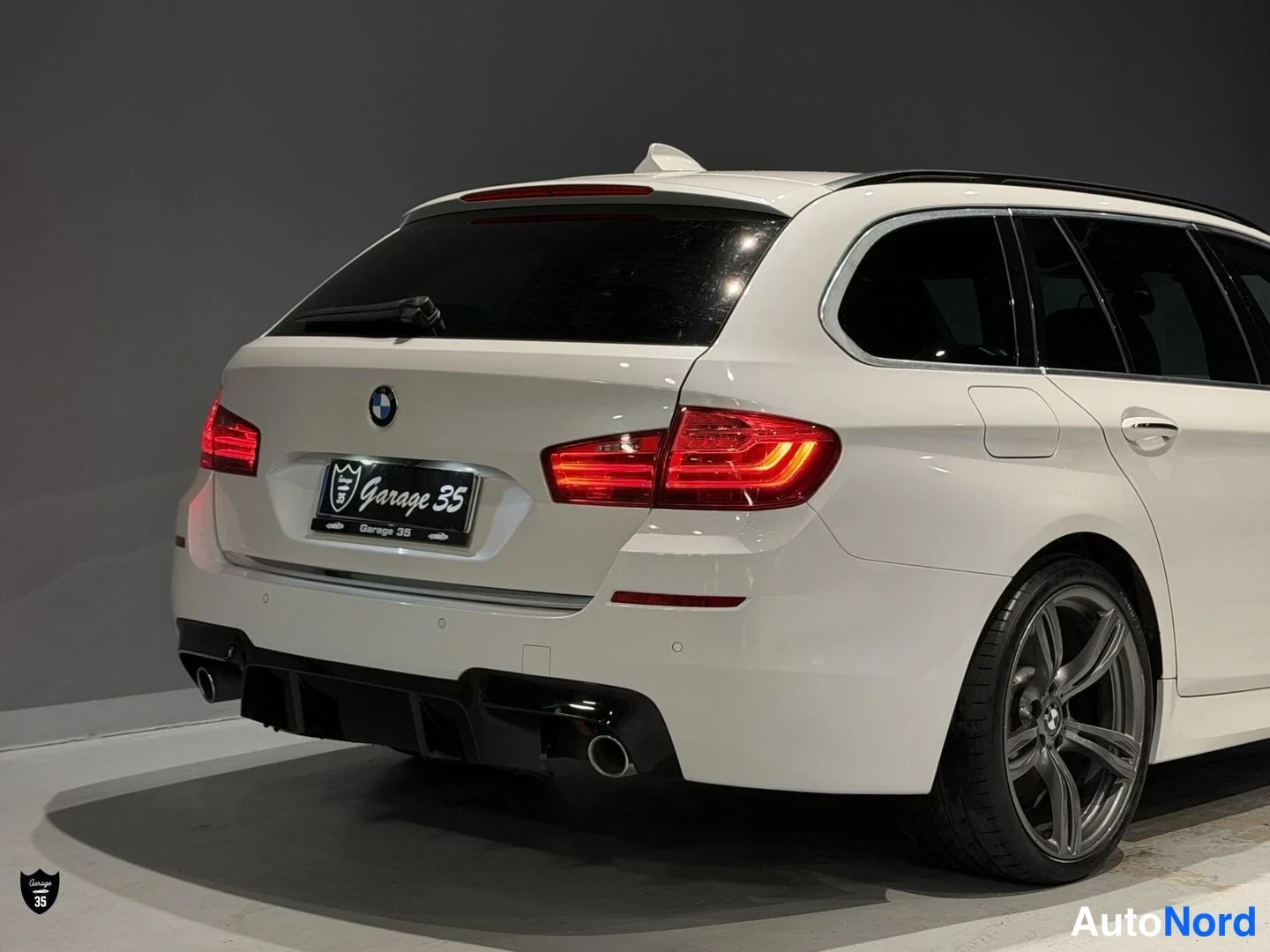 Valkoinen BMW 535d xDrive 2016, takaviisto, kuva 9