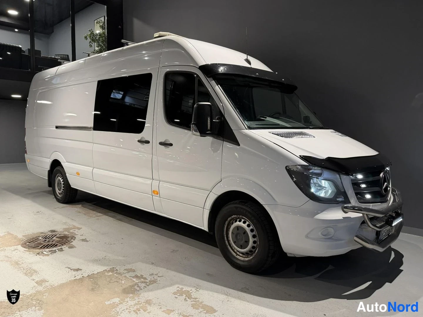 Valkoinen Mercedes-Benz Sprinter 316 CDI 2015, etuviisto, keula oikealle, kuva 3