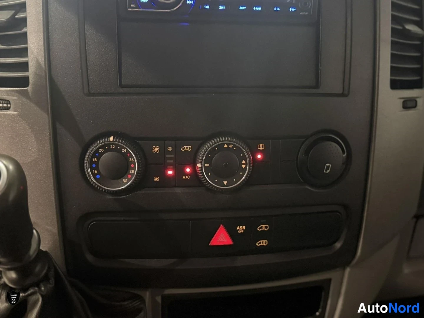 Valkoinen Mercedes-Benz Sprinter 316 CDI 2015, yksityiskohta, kuva 22