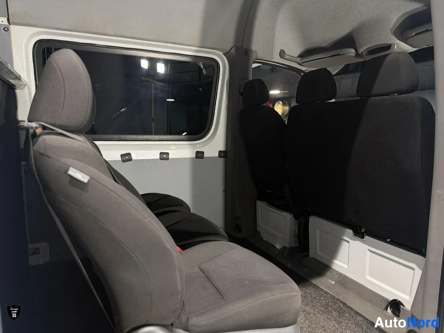 Valkoinen Mercedes-Benz Sprinter 316 CDI 2015, takaistuimet, kuva 15