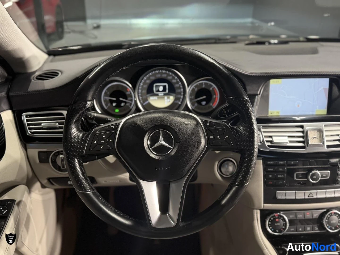 Musta Mercedes-Benz CLS 350 CDI 4MATIC 2012, ohjaamo, kuva 12