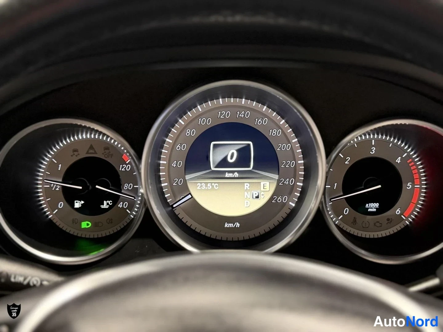 Musta Mercedes-Benz CLS 350 CDI 4MATIC 2012, yksityiskohta, kuva 23