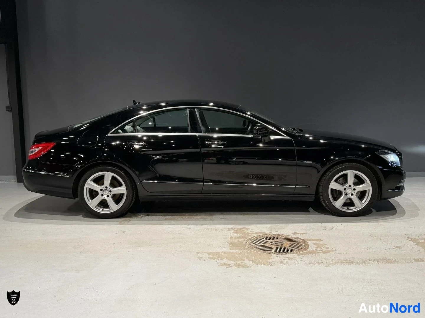 Musta Mercedes-Benz CLS 350 CDI 4MATIC 2012, sivulta, kuva 6