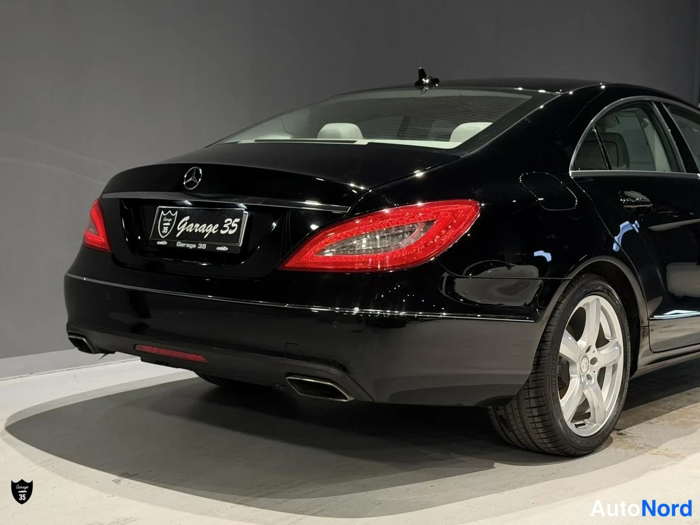 Musta Mercedes-Benz CLS 350 CDI 4MATIC 2012, takaviisto, kuva 9