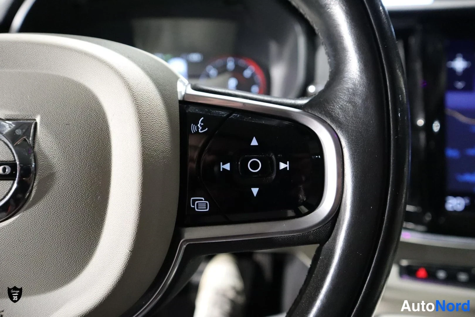Musta Volvo V90 2017, yksityiskohta, kuva 18