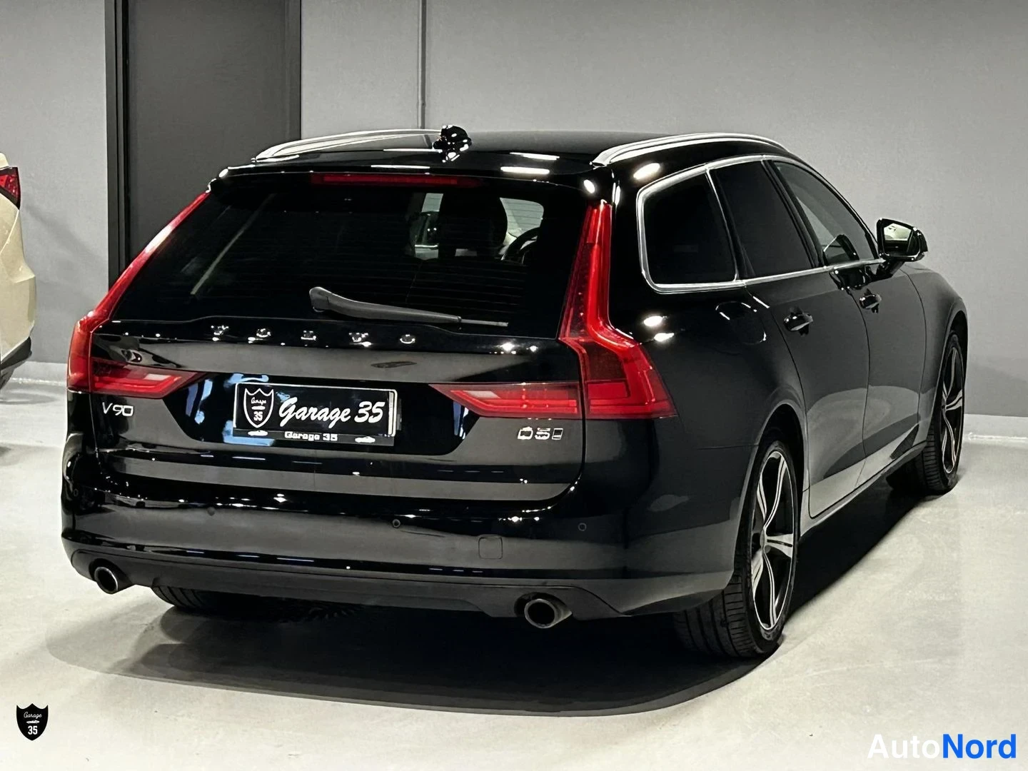 Musta Volvo V90 2017, takaviisto, kuva 7
