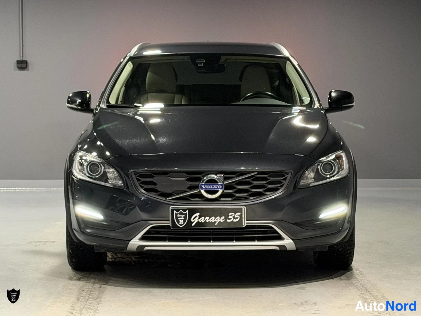 Harmaa Volvo V60 Cross Country 2016, edestä, kuva 5