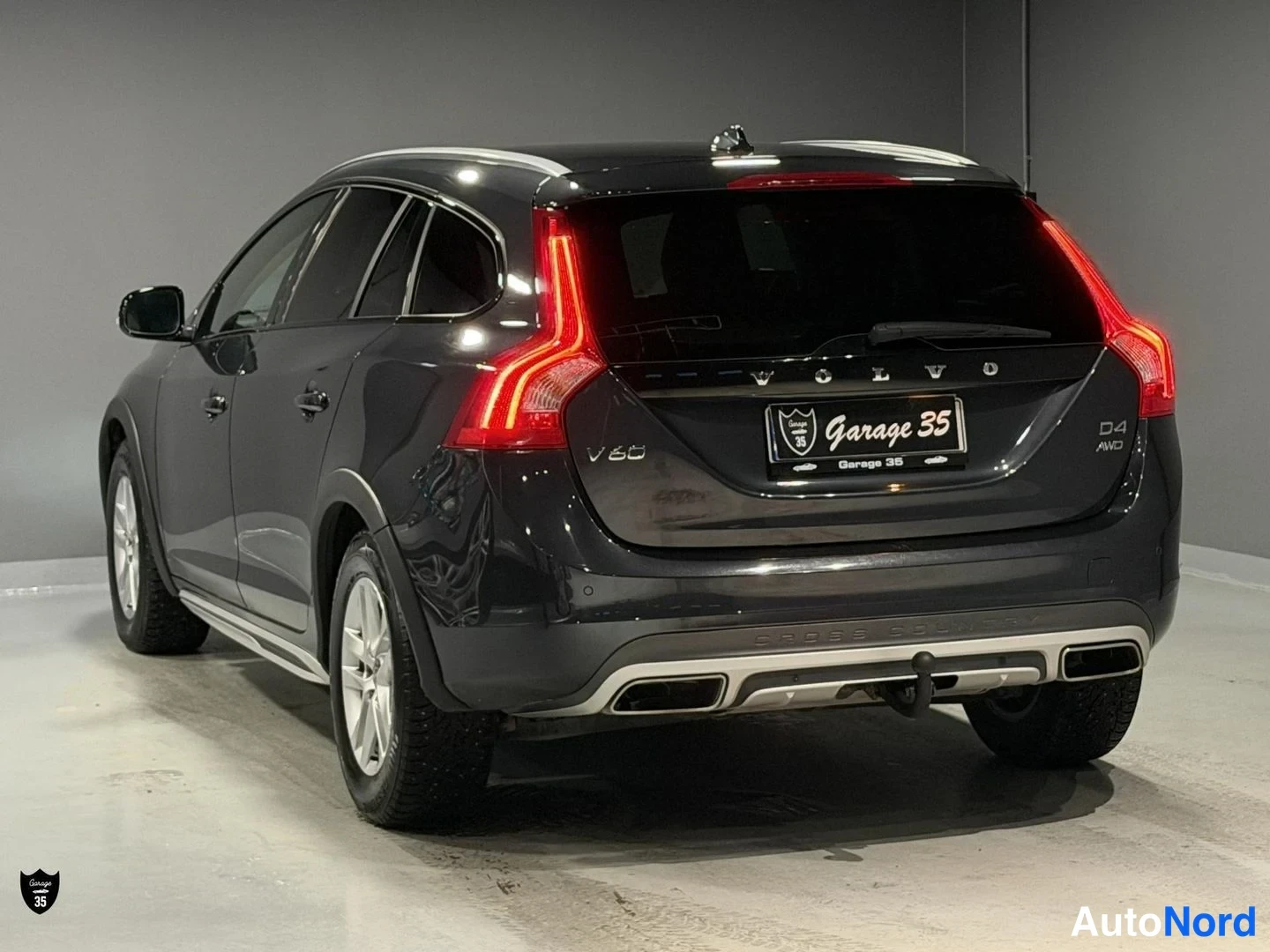 Harmaa Volvo V60 Cross Country 2016, takaviisto, kuva 7