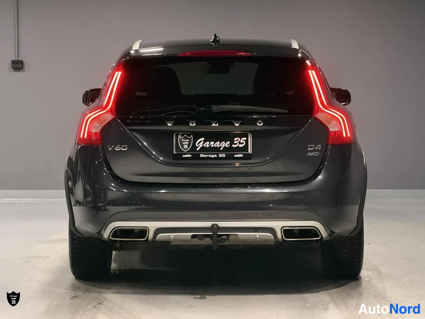Harmaa Volvo V60 Cross Country 2016, takaa, kuva 9